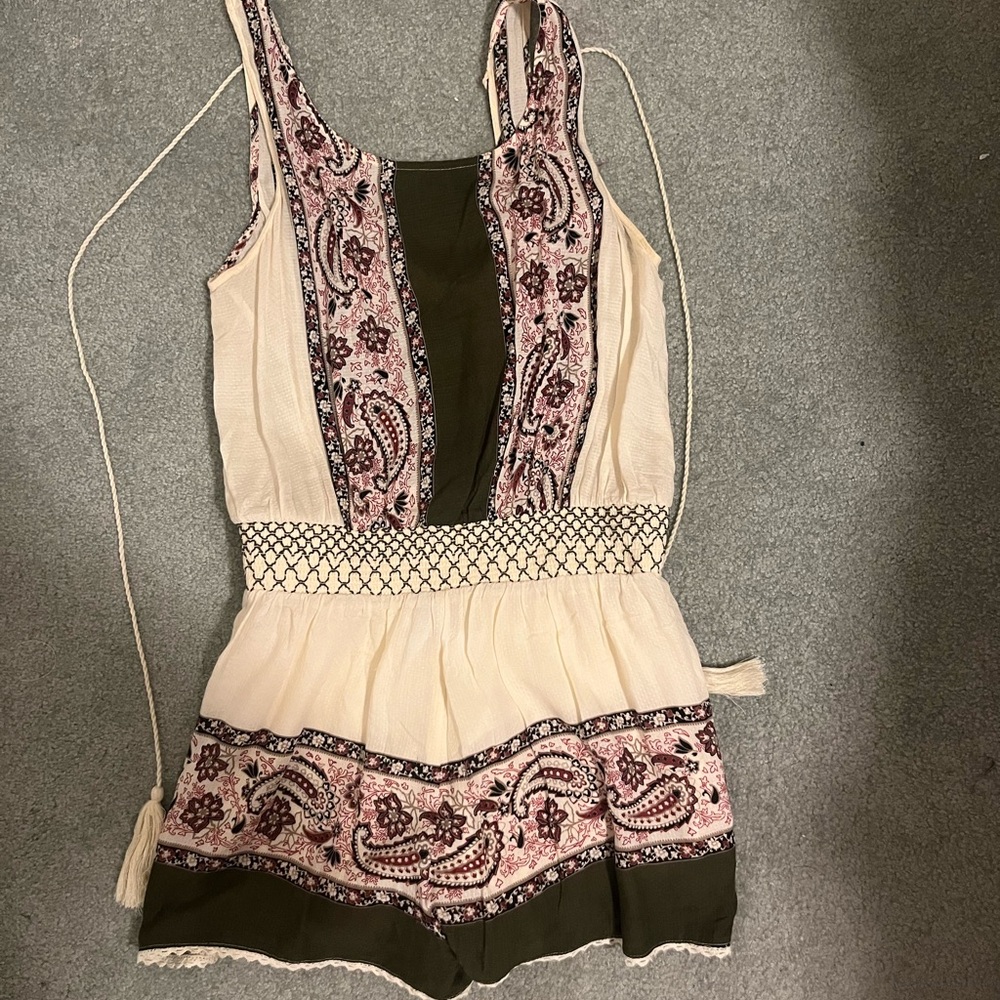 Lightweight adorable romper!!